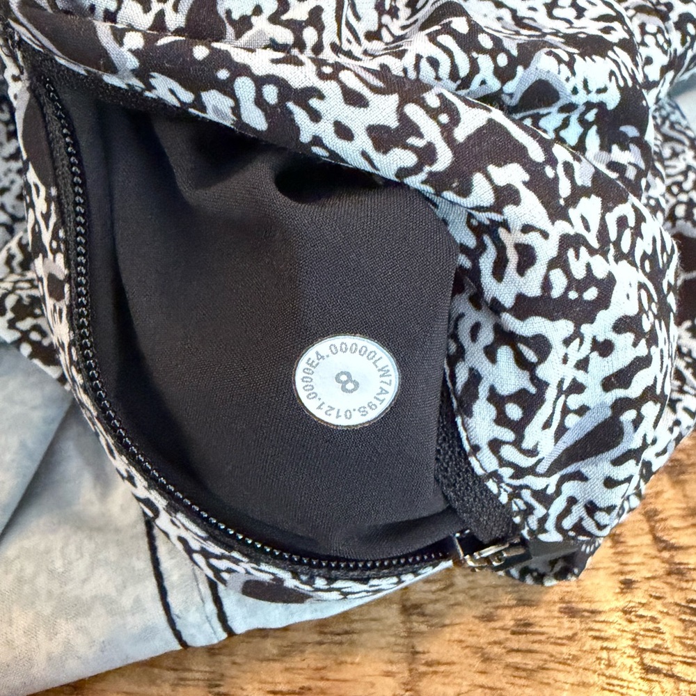 Lululemon Tracker Shorts 4” - Picture 5 of 5